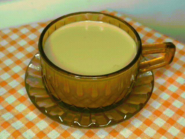 最近看网上大家都在做奶茶，于是我决定做：大白兔奶茶
