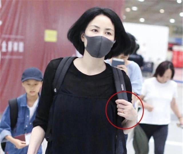 49岁窦唯再出23首无词新歌，两任前妻的女儿纷纷献声