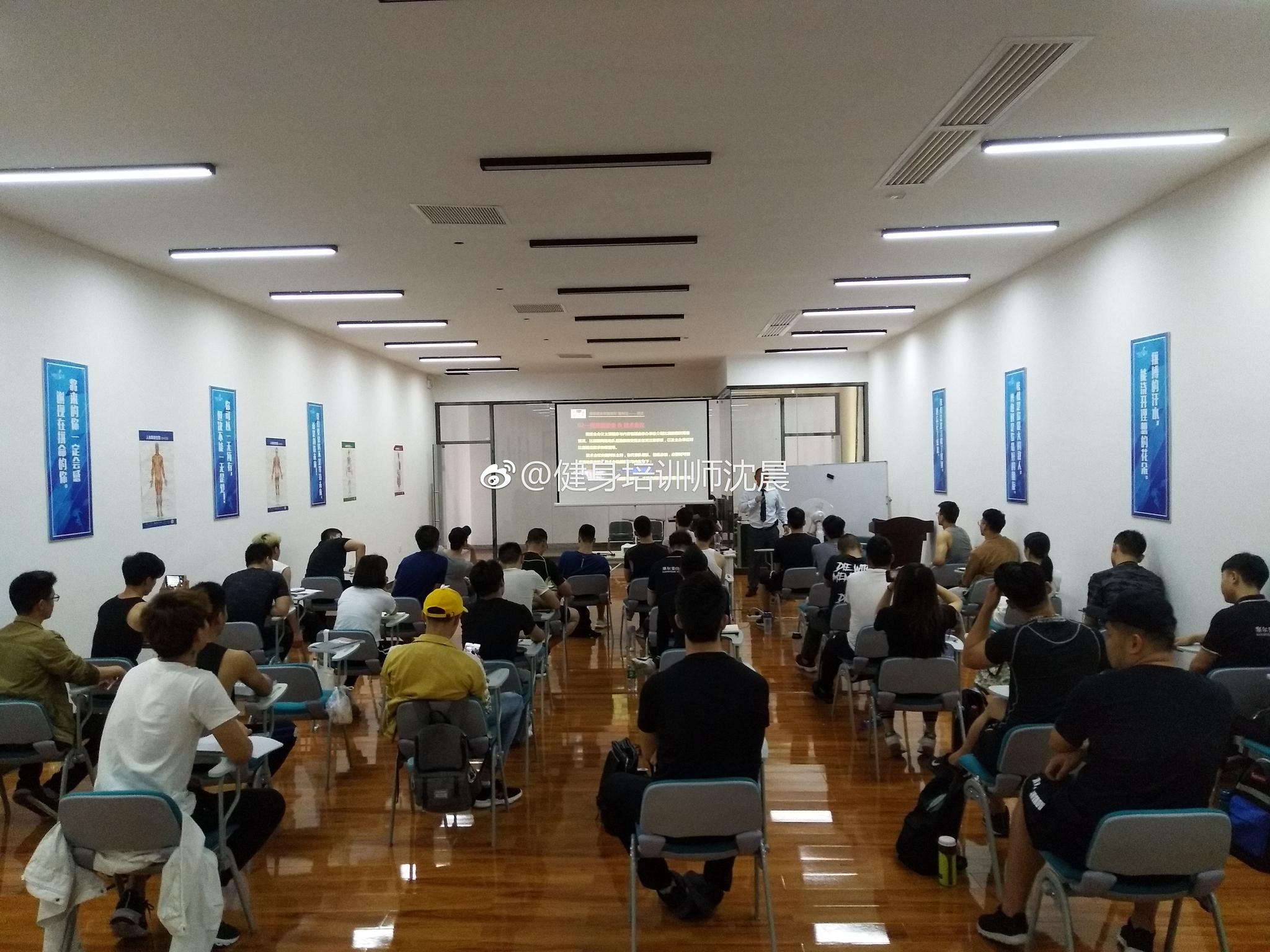 健美裁判——康复师的双重角色 (健美裁判刘太阳图片)