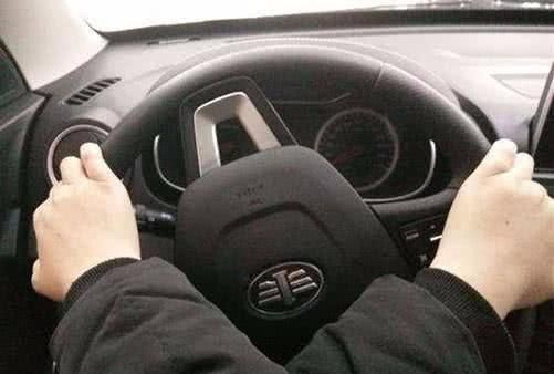 方向盘打死会毁车,是经验还是谣言?修车师傅总