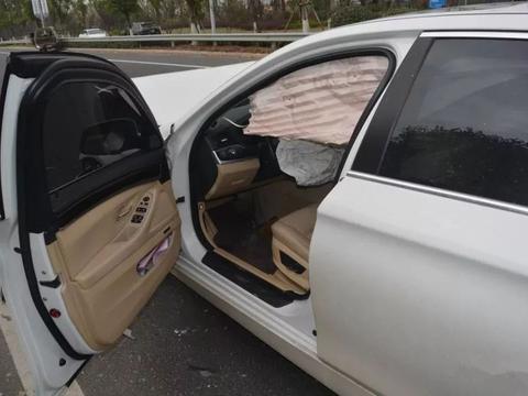 注意保险空窗期！别跟这宝马车主一样亏10多万车损！