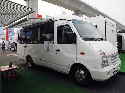 五菱又出“神车”啦！自带冰箱微波炉，配双人床，售价21.8万