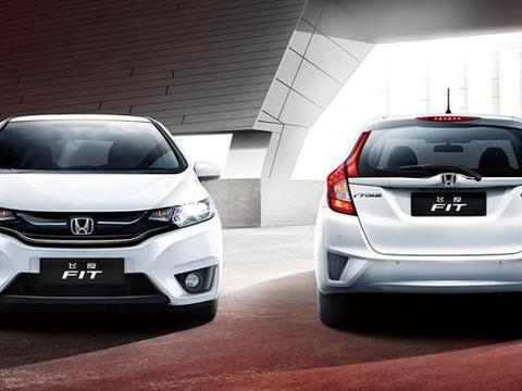 7座版飞度，车身加长，后排放倒就是一张“床”