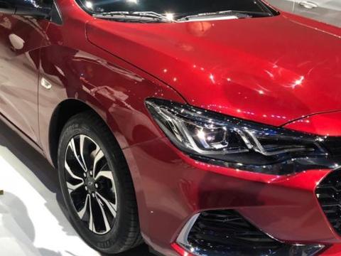 雪佛兰新款家轿现身，骚红车身配1.3T高功版，实力节油王