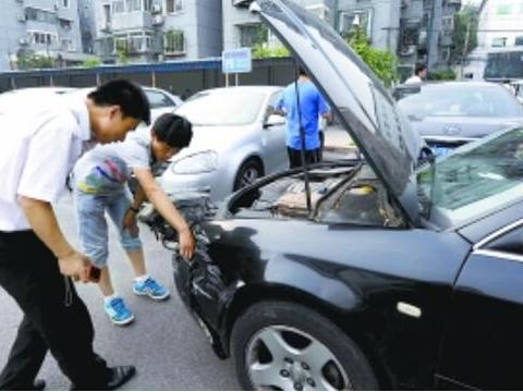 出现事故，保险定损员就等车主的“一句话”，说了就等于中套路了