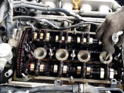 猛踩油门开车可以清除积碳吗？内行人：不可！除积碳最好这样做