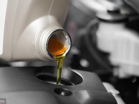 冬季汽车保养该如何选择润滑油？学会这几个小技巧，保养车不求人