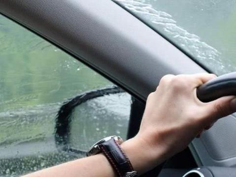 汽车天窗漏雨了？简单几招帮你搞定，网友：自己动手不会花钱