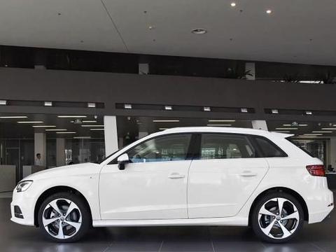 连降4万比A200L厚道！零百8S+2.0T+前后独悬