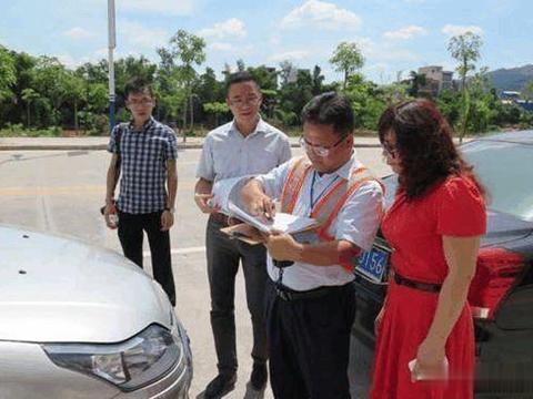 老司机提醒不要再白给保险公司送钱了，只买这4种车险就可以