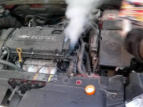 冬天车子启动前别做这两件事！很多车主不注意，难怪发动机寿命短