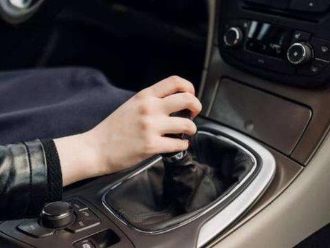 冬天开车，还是点火直接走？老司机：这3步不做，等着修车