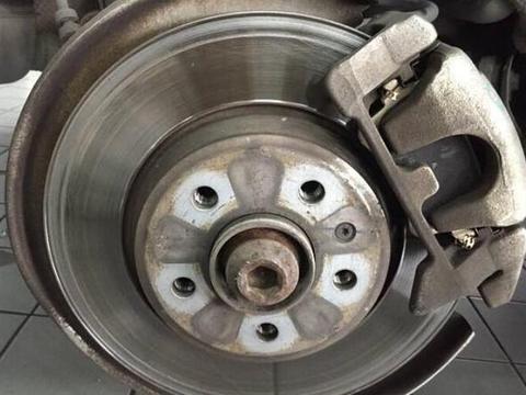 刹车盘多长时间更换一次？记住这些数字没坏处