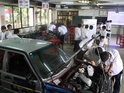 汽车应该时刻关注的3个配件，60000公里就该换一换