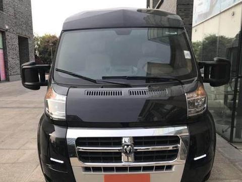 明星富豪最喜欢的呃MPV，不是埃尔法，油耗太高一般人也用不起