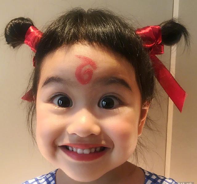 宋祖儿王珞丹刘亦菲彭昱畅晒哪吒仿妆,统统输