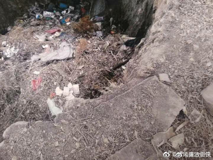 山西霍州:三合村垃圾无人治理