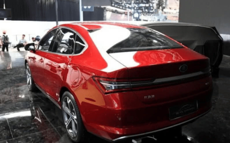 比亚迪全新A级旗舰正面挑战B级车，动力顺畅，这车太帅