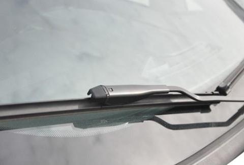雨刮器刮不干净怎么办？老司机教我们一个好方法，不用跑修理店