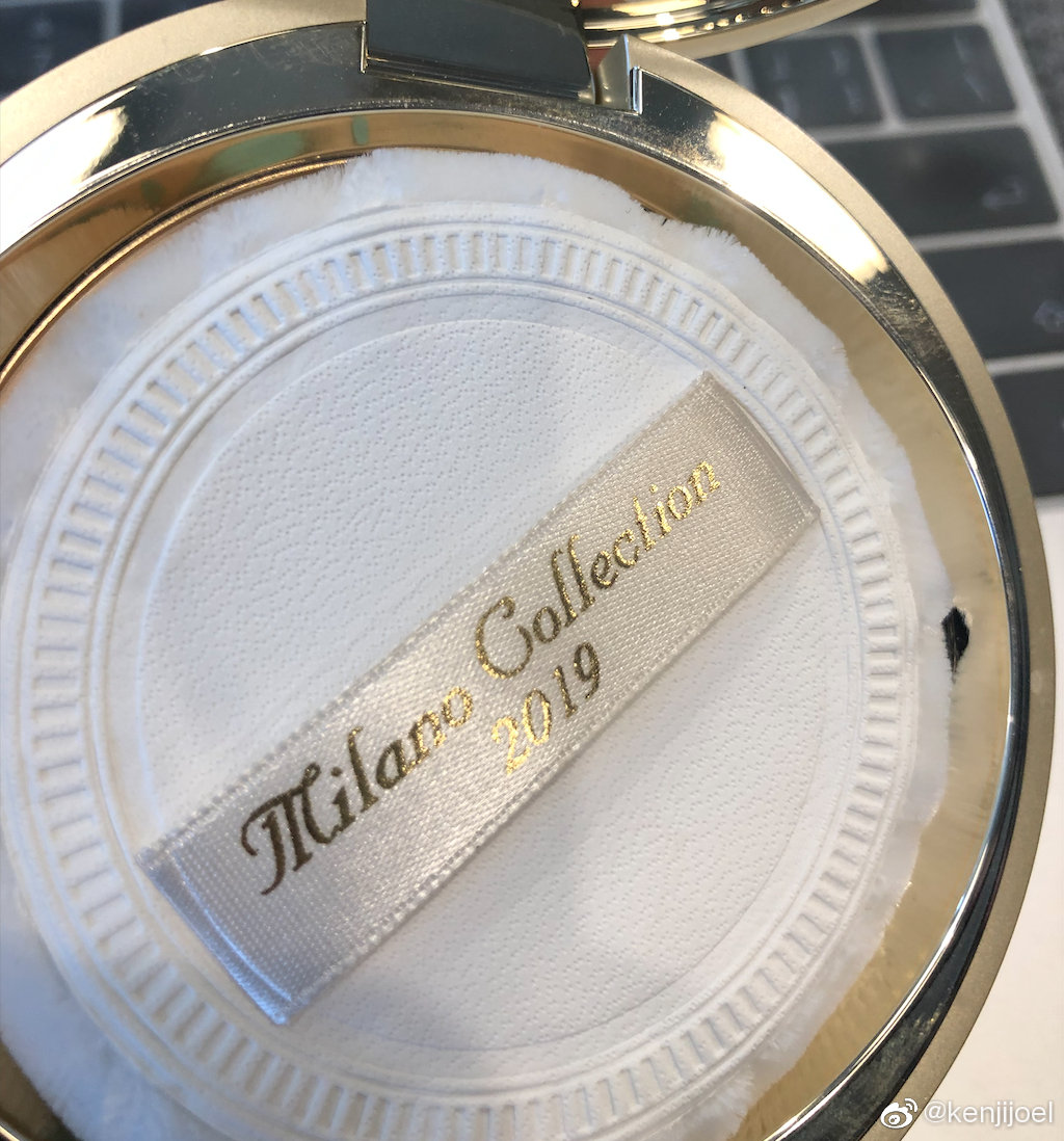 夏季防晒霜的最佳搭档--蜜粉饼，上完防晒出门前用粉压一下