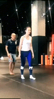 搞笑段子:妹子你这样抱着个单身猪亲,让我们这些大把单身狗!