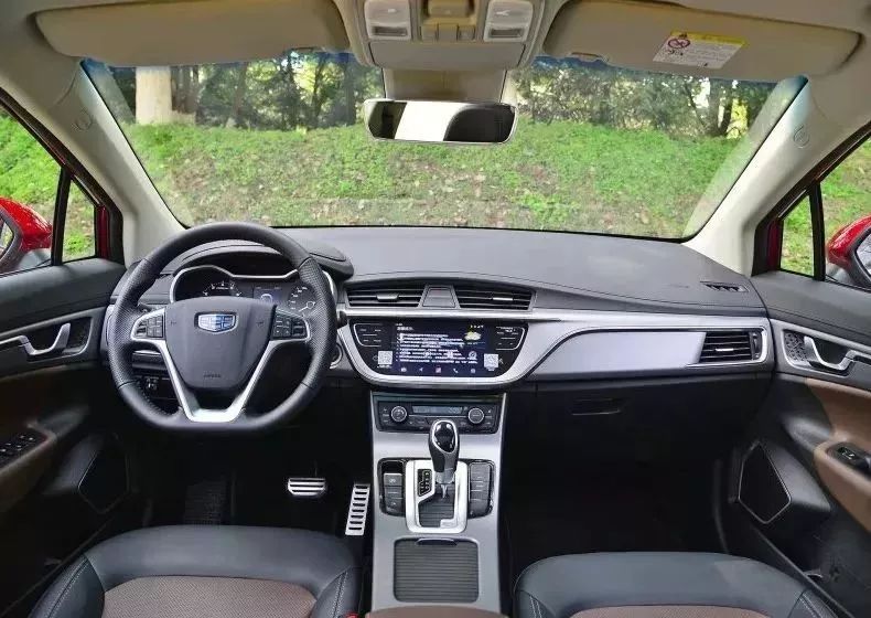 试驾吉利帝豪GS，运动与舒适兼具，轻松打卡重庆网红景点！