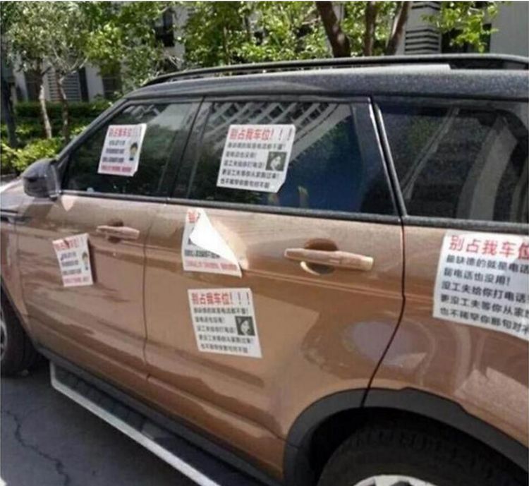 车位被路虎霸占3天,车位主人只做了一件事,路