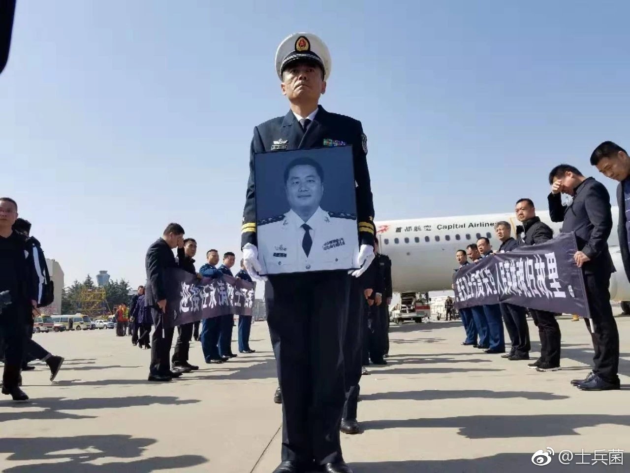 为海军飞行员任永涛烈士送行!|烈士|飞行员|