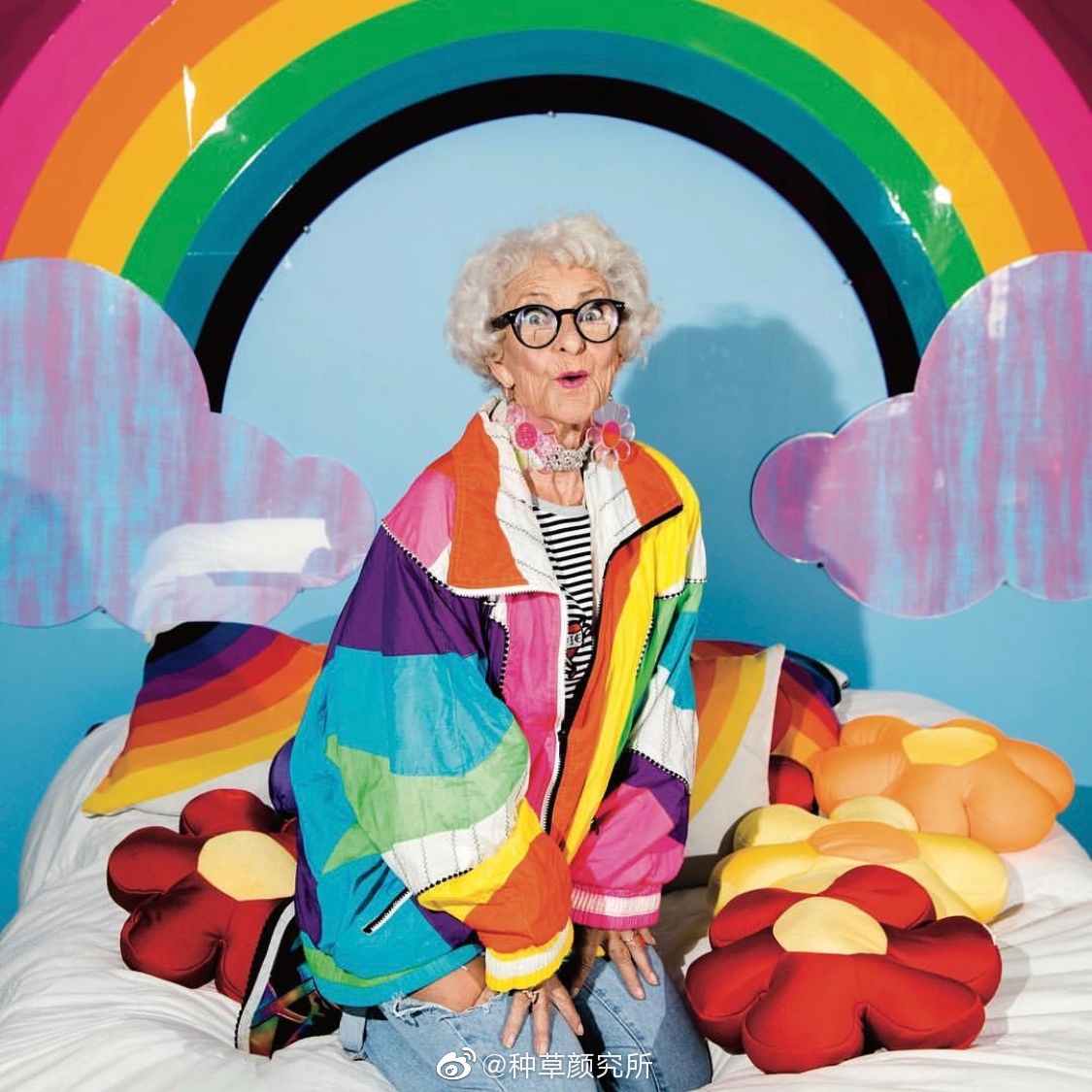 外网最火的奶奶级网红baddie winkle～ 最近还和incredible彩妆联名出