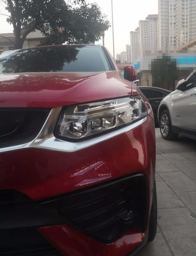 吉利轿跑SUV再次现身,红色实车质感不俗,配沃尔沃2.0T发动机