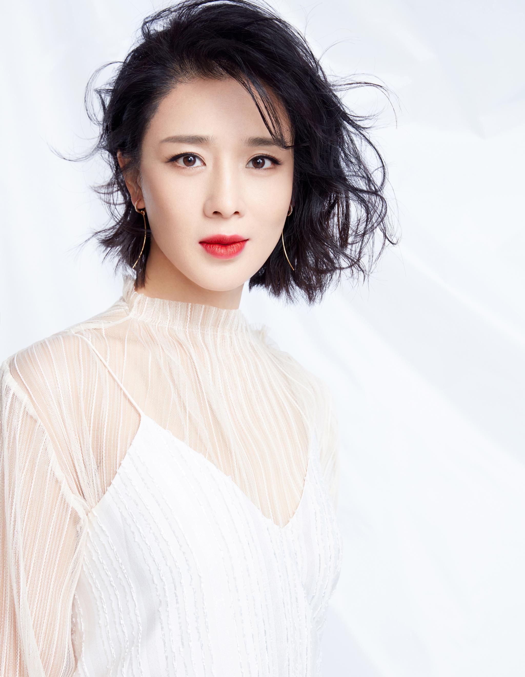 她有“小巩俐”之称,高学历,凭这部剧再度让人信服演技