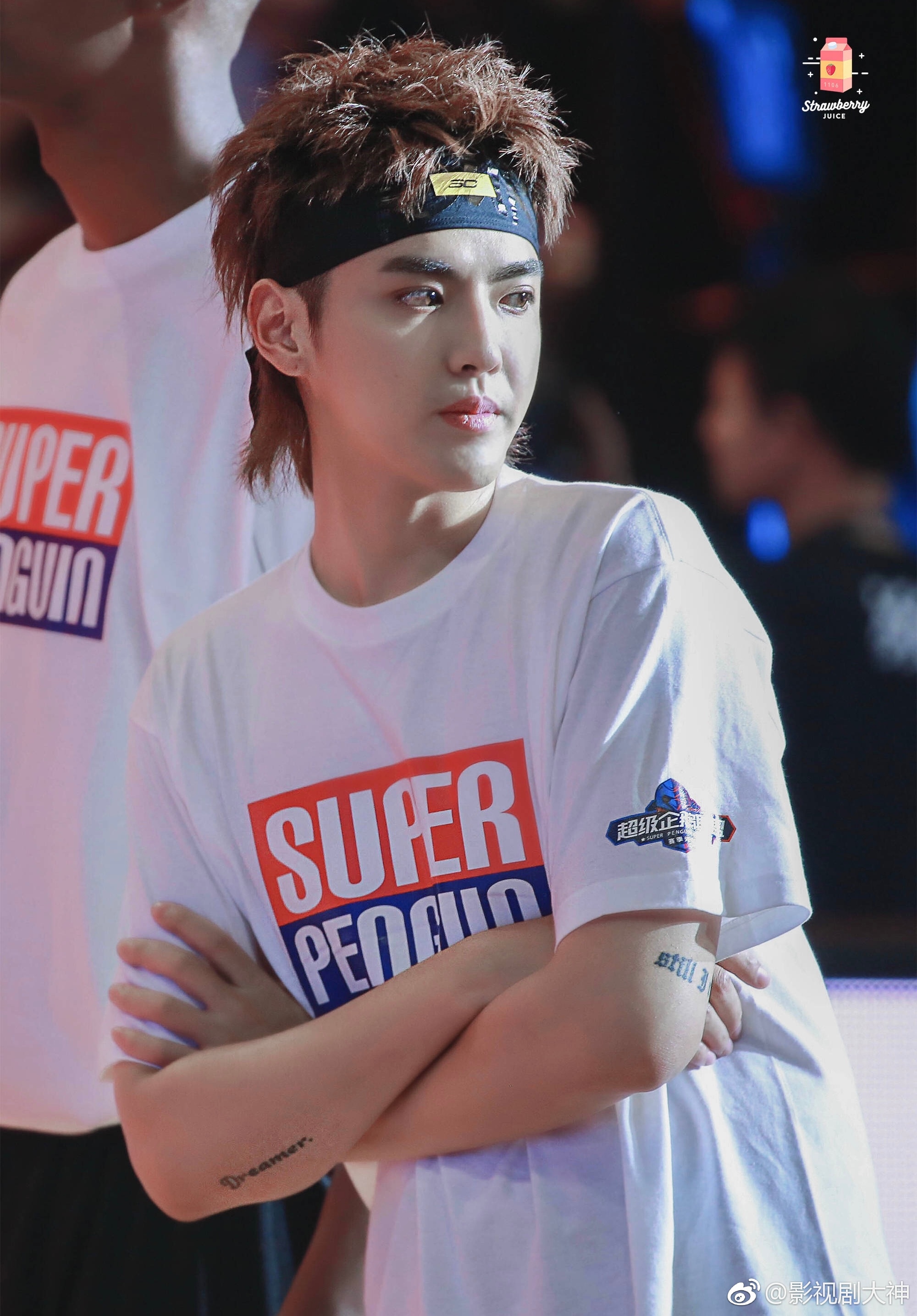 吴亦凡湖人主场看球,背影也超酷的凡凡玩的开心呀