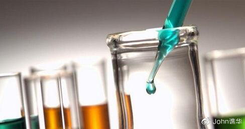 基于 AI 和多分子生物标记物的药物开发平台