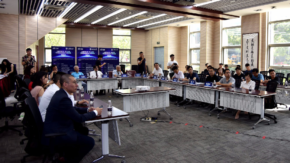 网上车市：做事，不造势