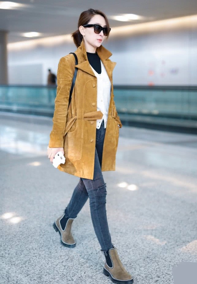土黄色风衣怎么搭配_土黄色风衣(3)