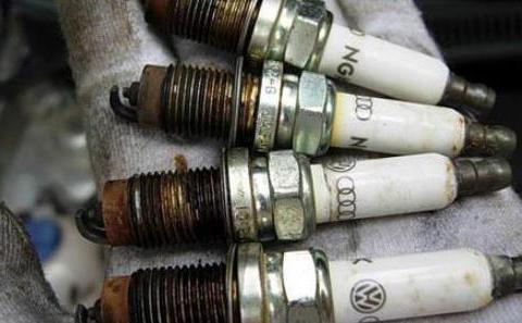 汽车动力下降、油耗增加？修车师傅：那是因为你没清理这4个地方