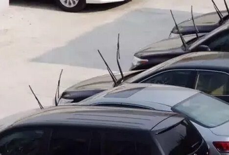 天气越热，雨刮器为什么都要立起来？