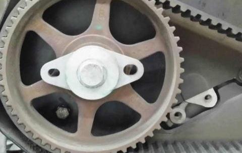 新车跑5万公里后，车辆这些零件要及时更换，避免出现发动机故障