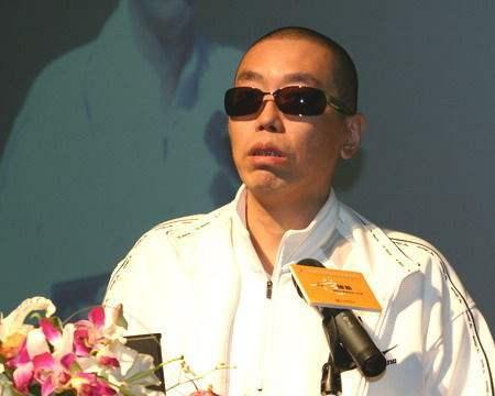 东山再起的标志性人物，他曾负债2亿，如今开奔驰，还有私人飞机