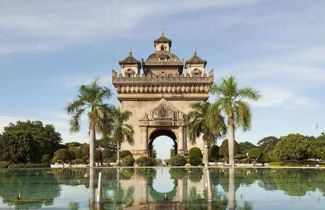 1千元人民币能兑换126万老挝基普,在老挝能干