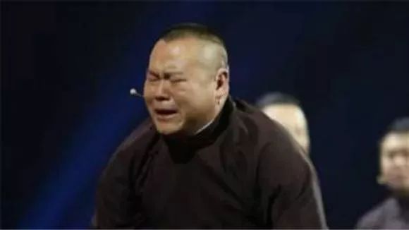岳云鹏父亲去世，演出现场情绪失控！