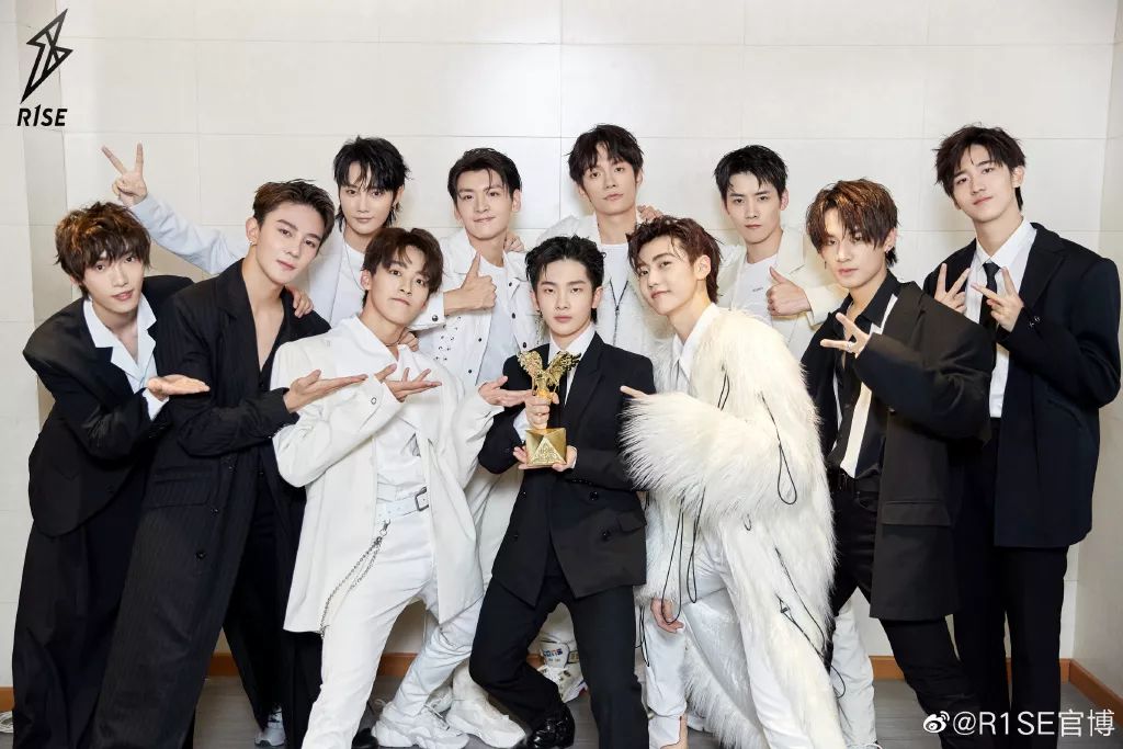 男团很多,但如此炸裂的团魂我还是头一次见! 男团很多,但如此炸裂的团魂我还是头一次见!