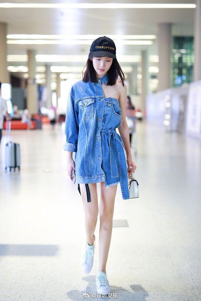 蓝色连衣裙给你一整个夏天的清凉感，是各路女星的心头爱