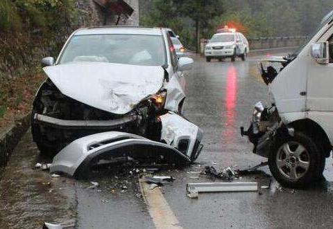 出了800元车险保单，保费直接上涨2千？保险员的话让车主绝望