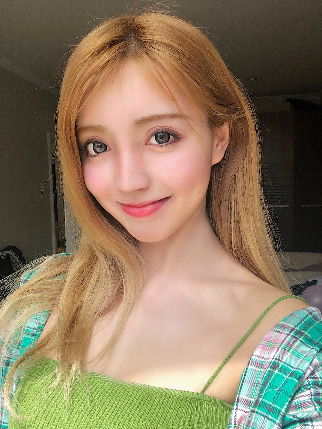 英语专业,20岁,身高168cm,体重45kg,爱好健身