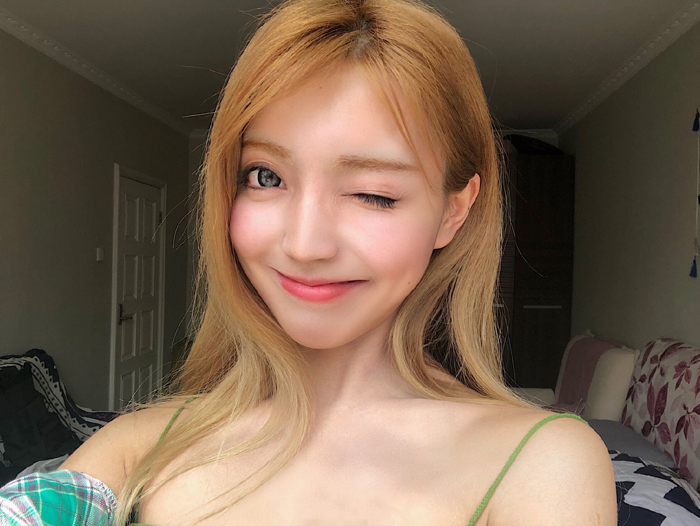 英语专业,20岁,身高168cm,体重45kg,爱好健身