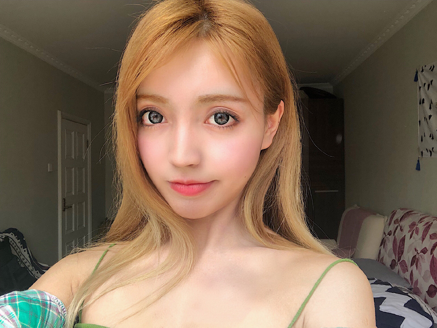 英语专业,20岁,身高168cm,体重45kg,爱好健身