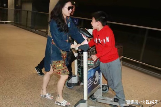 王菲老友疑怒斥谢霆锋是张柏芝三胎生父:热搜