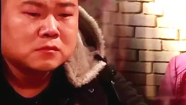 岳云鹏父亲去世，演出现场情绪失控！