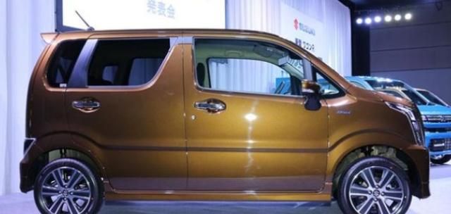 铃木北斗星迎来全新换代,全系天窗+1.4L动力,仅3.99万起